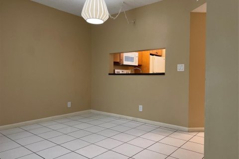 Copropriété à louer à Coral Springs, Floride: 2 chambres, 74.79 m2 № 2401827 - photo 4