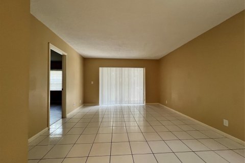 Copropriété à louer à Coral Springs, Floride: 2 chambres, 74.79 m2 № 2401827 - photo 2