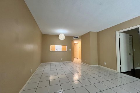 Copropriété à louer à Coral Springs, Floride: 2 chambres, 74.79 m2 № 2401827 - photo 3