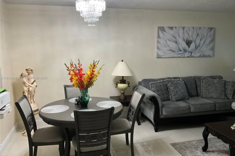 Copropriété à vendre à Hollywood, Floride: 1 chambre, 67.82 m2 № 1817603 - photo 2