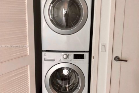 Copropriété à vendre à Miami, Floride: 2 chambres, 109.35 m2 № 2011439 - photo 21