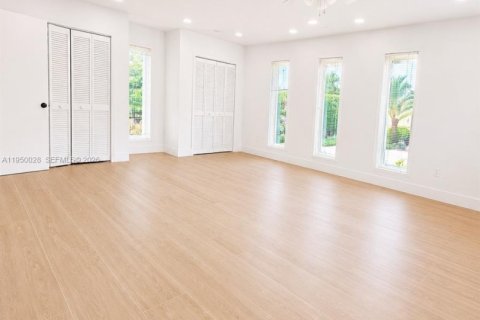 Casa en alquiler en Coral Gables, Florida, 4 dormitorios, 271.74 m2 № 2079150 - foto 7