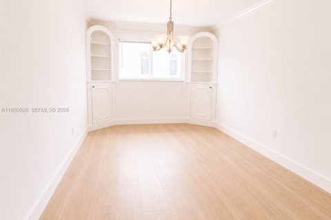 Casa en alquiler en Coral Gables, Florida, 4 dormitorios, 271.74 m2 № 2079150 - foto 4