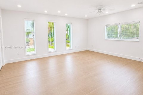 Casa en alquiler en Coral Gables, Florida, 4 dormitorios, 271.74 m2 № 2079150 - foto 8