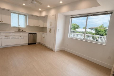 Casa en alquiler en Coral Gables, Florida, 4 dormitorios, 271.74 m2 № 2079150 - foto 6