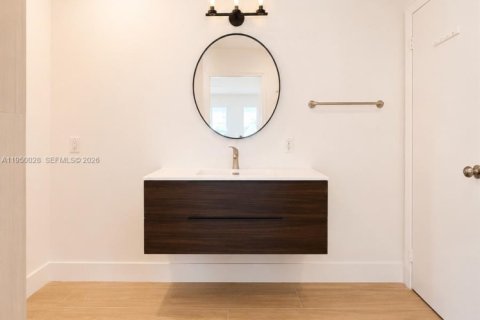 Casa en alquiler en Coral Gables, Florida, 4 dormitorios, 271.74 m2 № 2079150 - foto 9