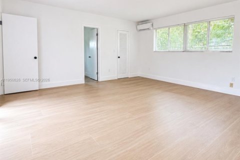Casa en alquiler en Coral Gables, Florida, 4 dormitorios, 271.74 m2 № 2079150 - foto 12