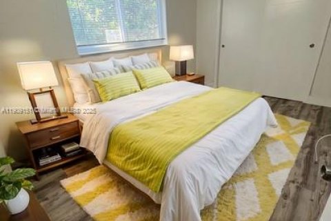 Apartment in Miami, Florida 2 bedrooms № 2012869