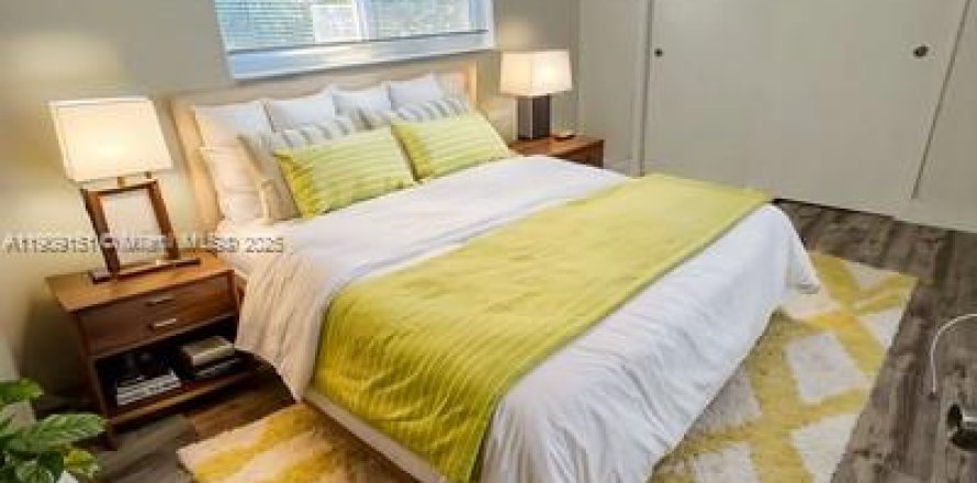 Apartment in Miami, Florida 2 bedrooms № 2012869