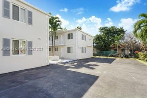 Apartment in Miami, Florida 2 bedrooms № 2012869 - photo 11