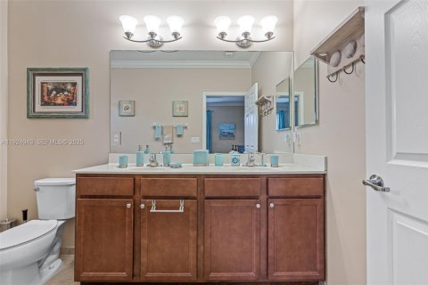 House in Miami, Florida 3 bedrooms, 171.31 sq.m. № 1983117 - photo 22