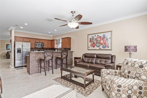 House in Miami, Florida 3 bedrooms, 171.31 sq.m. № 1983117 - photo 16