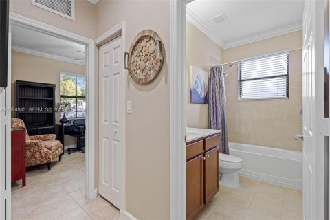 House in Miami, Florida 3 bedrooms, 171.31 sq.m. № 1983117 - photo 27