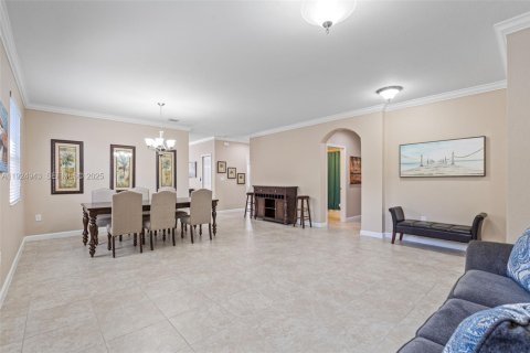 House in Miami, Florida 3 bedrooms, 171.31 sq.m. № 1983117 - photo 10