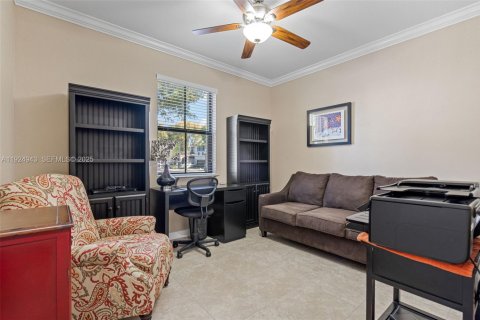 House in Miami, Florida 3 bedrooms, 171.31 sq.m. № 1983117 - photo 29