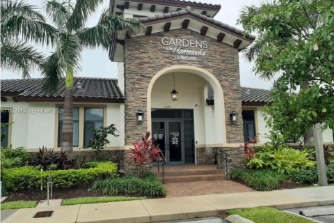 House in Miami, Florida 3 bedrooms, 171.31 sq.m. № 1983117 - photo 3