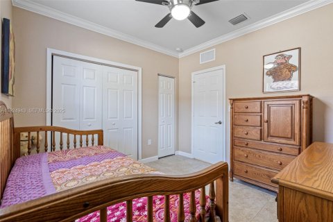 House in Miami, Florida 3 bedrooms, 171.31 sq.m. № 1983117 - photo 25