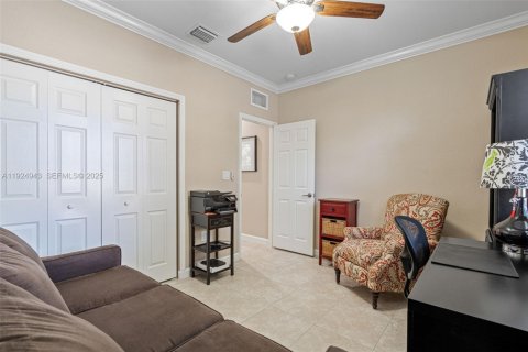 House in Miami, Florida 3 bedrooms, 171.31 sq.m. № 1983117 - photo 30