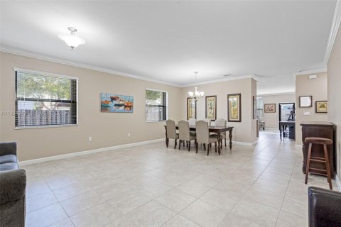 House in Miami, Florida 3 bedrooms, 171.31 sq.m. № 1983117 - photo 9