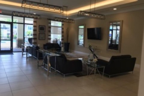 House in Miami, Florida 3 bedrooms, 171.31 sq.m. № 1983117 - photo 6