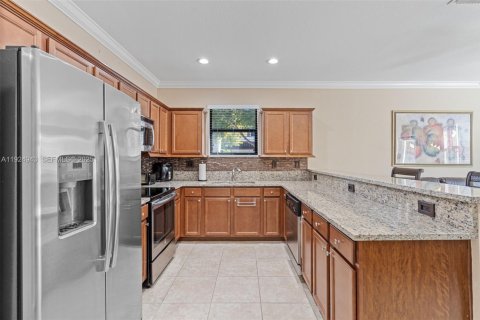 House in Miami, Florida 3 bedrooms, 171.31 sq.m. № 1983117 - photo 12