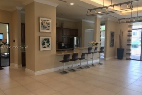 House in Miami, Florida 3 bedrooms, 171.31 sq.m. № 1983117 - photo 5