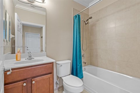 House in Miami, Florida 3 bedrooms, 171.31 sq.m. № 1983117 - photo 26