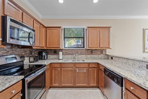 House in Miami, Florida 3 bedrooms, 171.31 sq.m. № 1983117 - photo 13