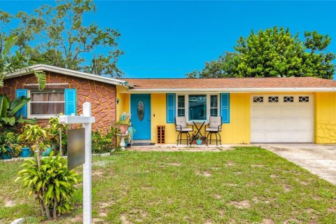 House in Holiday, Florida 3 bedrooms, 124.12 sq.m. № 2275473