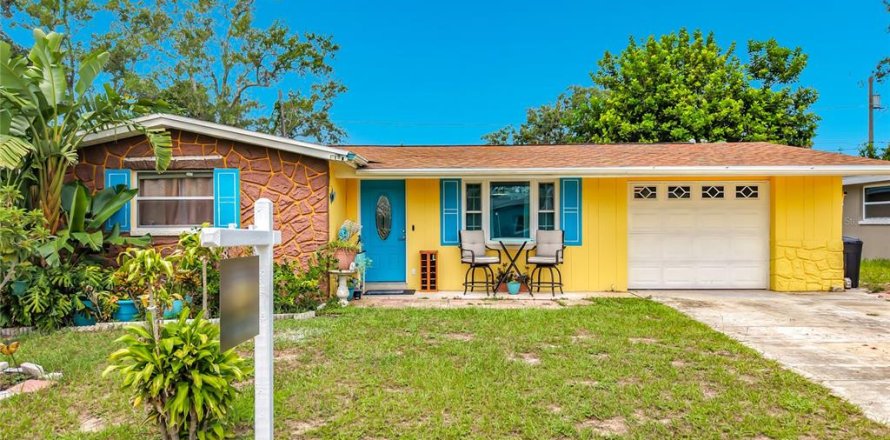 House in Holiday, Florida 3 bedrooms, 124.12 sq.m. № 2275473