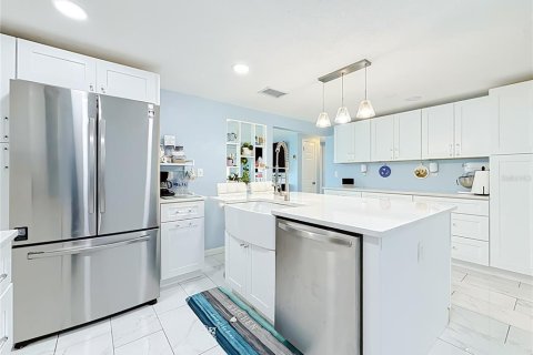House in Holiday, Florida 3 bedrooms, 124.12 sq.m. № 2275473 - photo 3