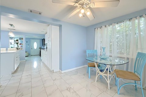 House in Holiday, Florida 3 bedrooms, 124.12 sq.m. № 2275473 - photo 9