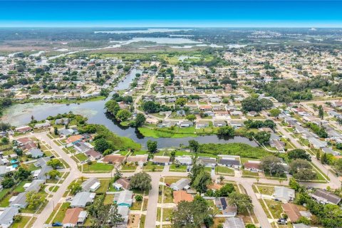 House in Holiday, Florida 3 bedrooms, 124.12 sq.m. № 2275473 - photo 13