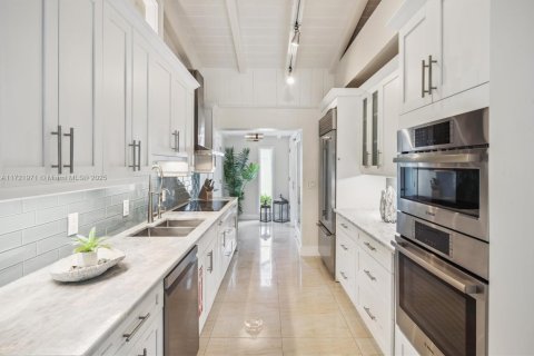 House in Fort Lauderdale, Florida 4 bedrooms, 280.47 sq.m. № 1811602 - photo 28