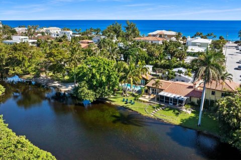 House in Fort Lauderdale, Florida 4 bedrooms, 280.47 sq.m. № 1811602 - photo 1