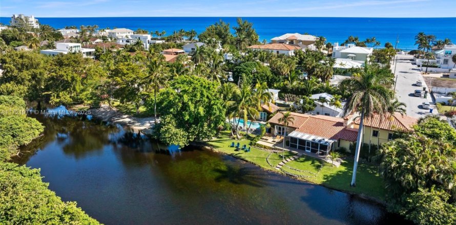 House in Fort Lauderdale, Florida 4 bedrooms, 280.47 sq.m. № 1811602