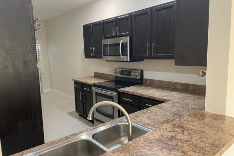 Copropriété à louer à St. Lucie, Floride: 2 chambres, 122.26 m2 № 2295644 - photo 6
