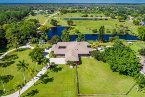House in Palm City, Florida 6 bedrooms, 588.44 sq.m. № 841850 - photo 1