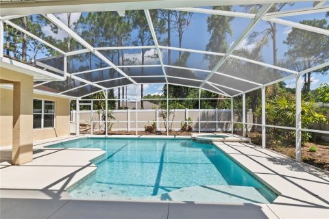 House in Palm Coast, Florida 4 bedrooms, 219.99 sq.m. № 2151656 - photo 3