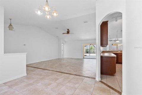 House in Palm Coast, Florida 4 bedrooms, 219.99 sq.m. № 2151656 - photo 7