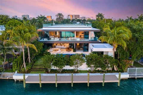 Villa ou maison à Bay Harbor Islands, Floride 8 chambres, 743.87 m2 № 2066555