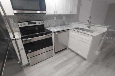 Condominio en alquiler en Port Charlotte, Florida, 2 dormitorios, 72.74 m2 № 1918719 - foto 5