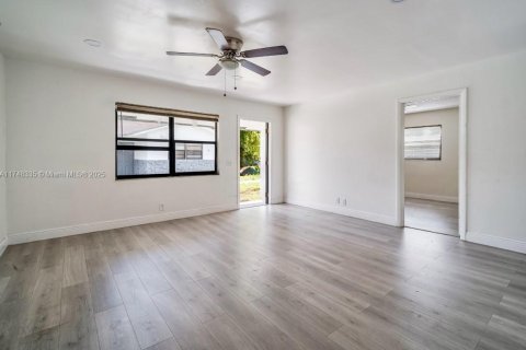 Commercial property in West Park, Florida 217.58 sq.m. № 1731292 - photo 11