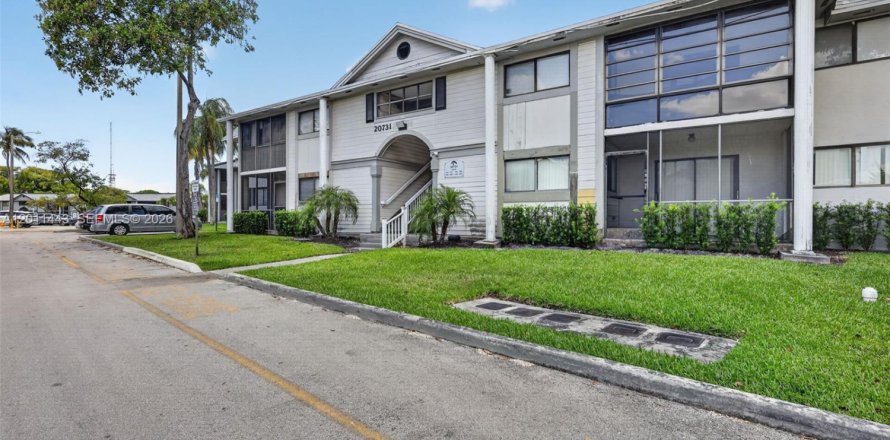 Condo in Miami, Florida, 2 bedrooms № 2075213