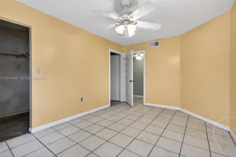 Condo in Miami, Florida, 2 bedrooms № 2075213 - photo 17