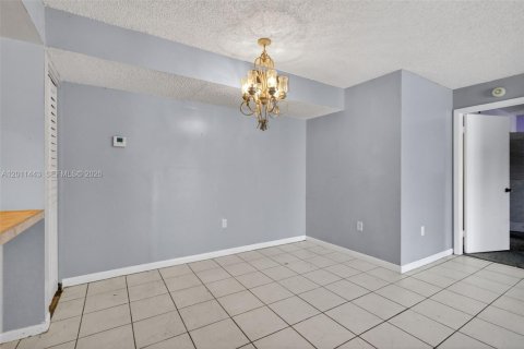 Condo in Miami, Florida, 2 bedrooms № 2075213 - photo 9