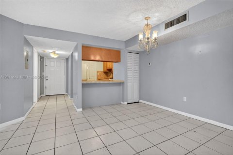 Condo in Miami, Florida, 2 bedrooms № 2075213 - photo 15