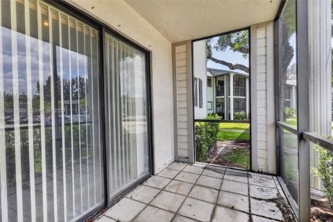 Condo in Miami, Florida, 2 bedrooms № 2075213 - photo 19