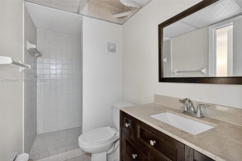 Condo in Miami, Florida, 2 bedrooms № 2075213 - photo 8