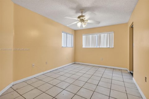 Condo in Miami, Florida, 2 bedrooms № 2075213 - photo 16